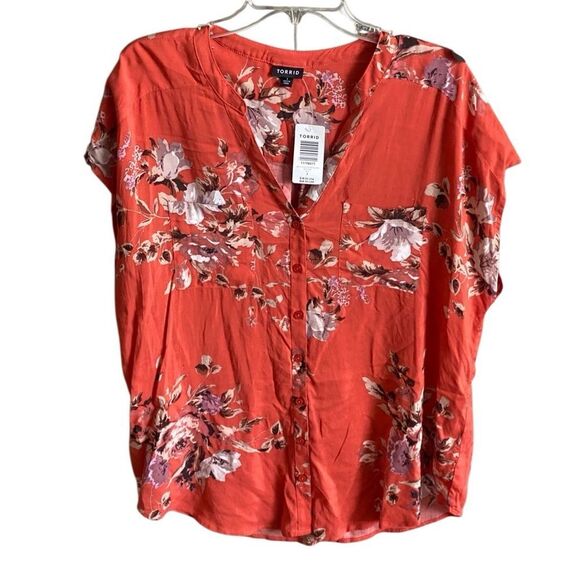 NWT Torrid Button Down Floral Shirt. Size 1X - Picture 2 of 7